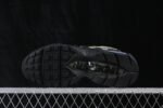 Undefeated x Nike Air Max 95 OG - 图片 3