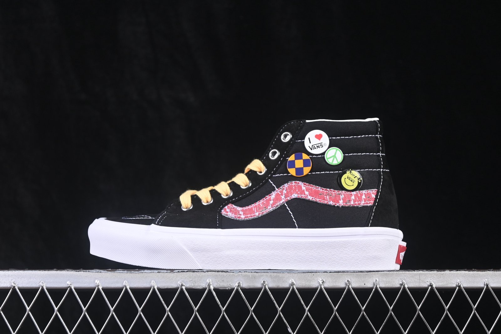 source-full-i1785772265545_1789_0_1 Vans Sk8-Hi – Image 1