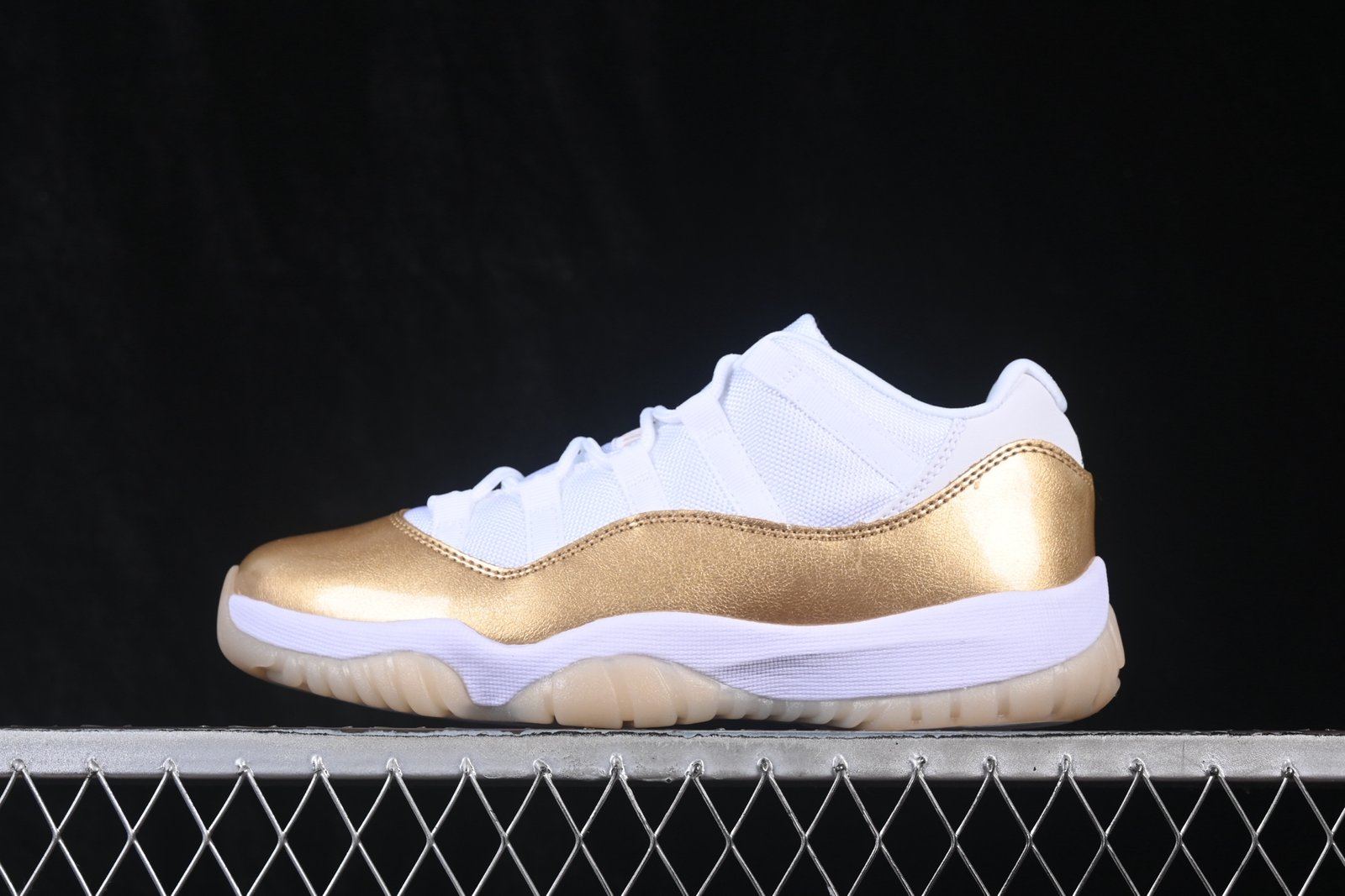 source-full-i1787411353196_4162_0_1 Air Jordan 11 Low – Image 1